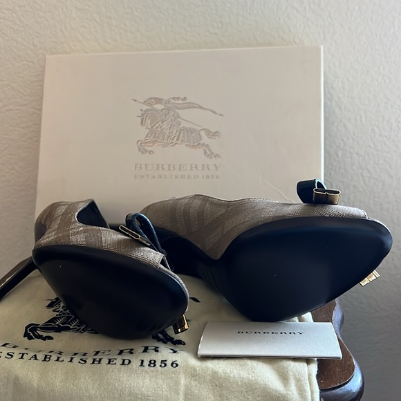 Burberry London Jacquard Sturridge 85 Peep Toe Pump - Picture 7 of 10